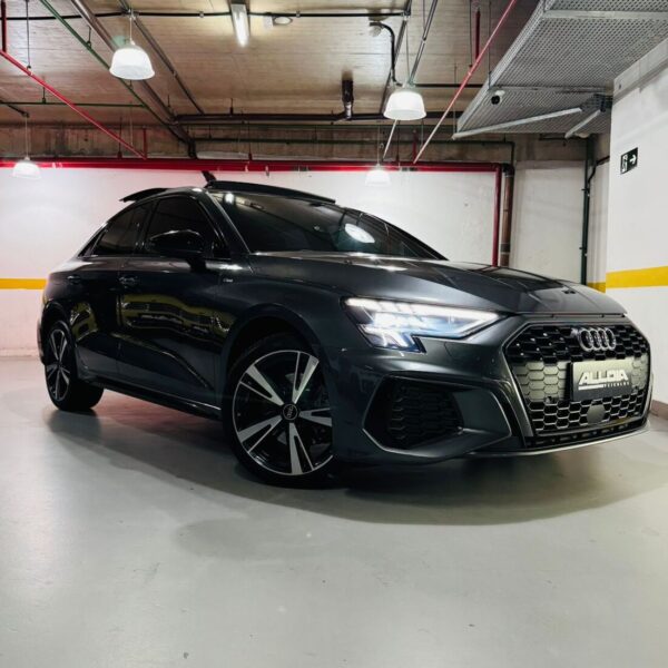 AUDI A3 PERFORMANCE BLACK 2.0TFSI HÍBRIDO SEDAN - 2023/2024 com 11.900KM