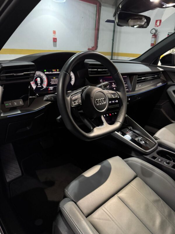 AUDI A3 PERFORMANCE BLACK 2.0TFSI HÍBRIDO SEDAN - 2023/2024 com 11.900KM - Image 9