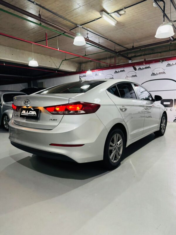 HYUNDAI ELANTRA 2.0FLEX AUTOMÁTICO - 2017/2018 com 56.700KM - Image 6