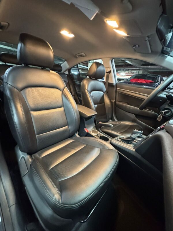 HYUNDAI ELANTRA 2.0FLEX AUTOMÁTICO - 2017/2018 com 56.700KM - Image 10