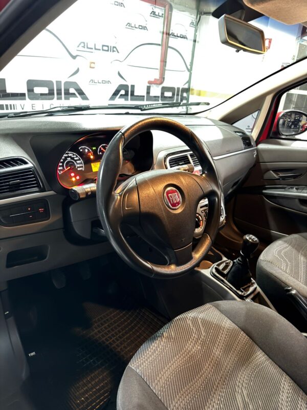 FIAT PUNTO ATRACTIVE 1.4FLEX MANUAL - 2010/2011 com 109.000KM - Image 8