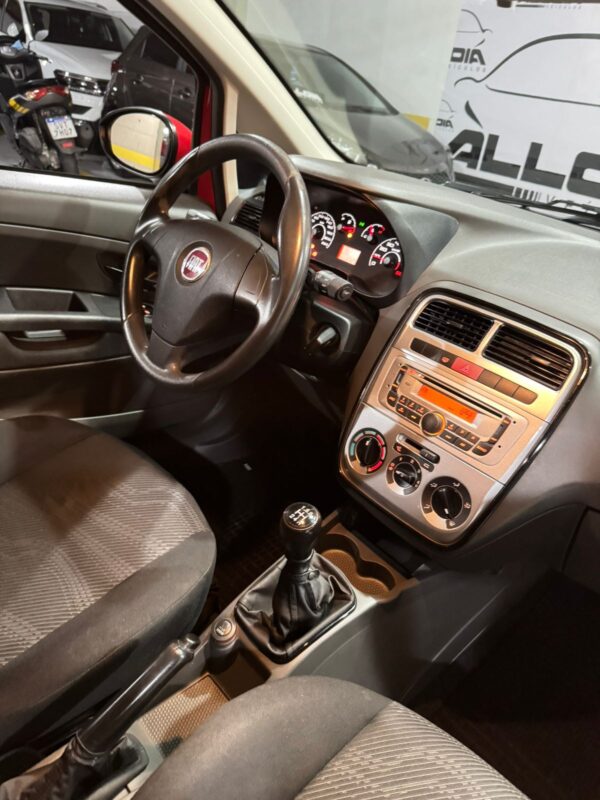 FIAT PUNTO ATRACTIVE 1.4FLEX MANUAL - 2010/2011 com 109.000KM - Image 9