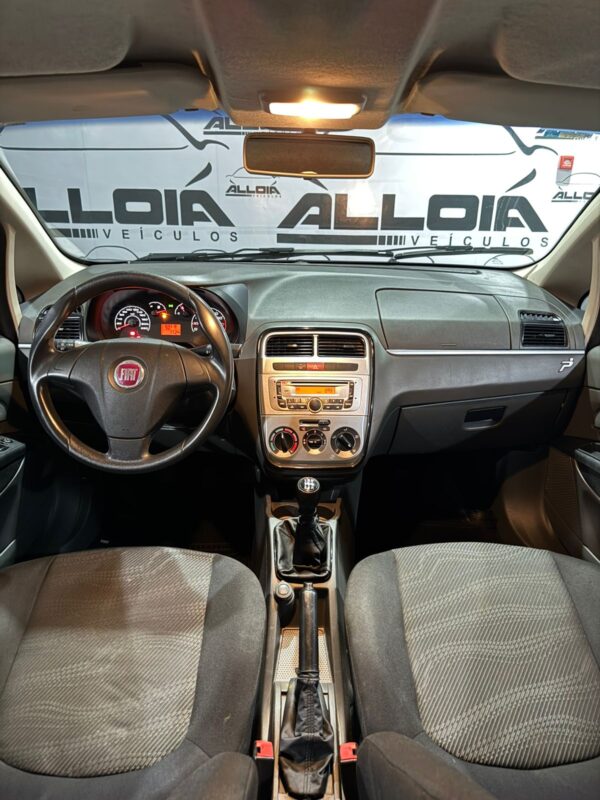 FIAT PUNTO ATRACTIVE 1.4FLEX MANUAL - 2010/2011 com 109.000KM - Image 7
