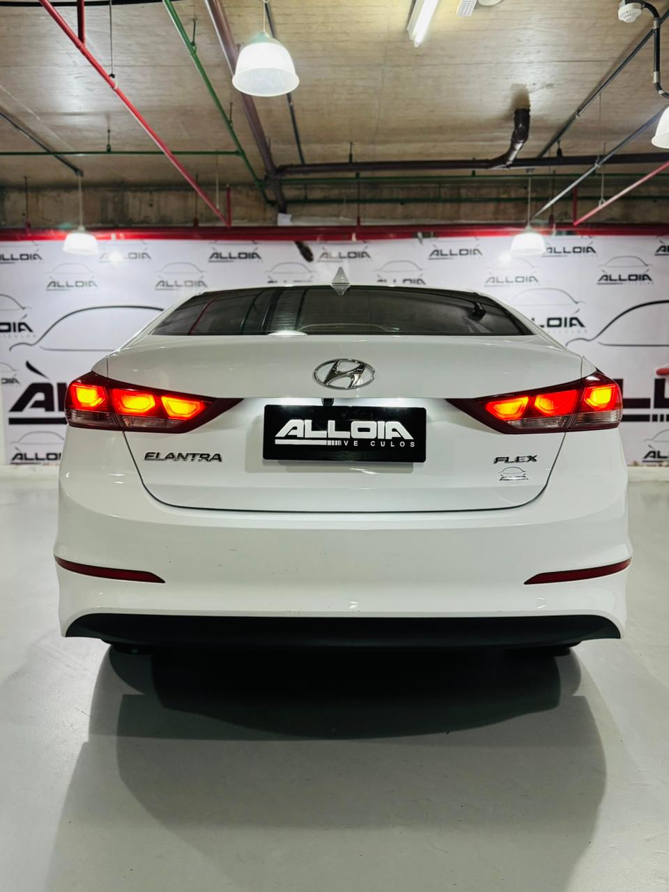 HYUNDAI ELANTRA 2.0FLEX AUTOMÁTICO - 2017/2018 com 69.000KM - Image 5