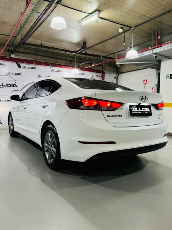 HYUNDAI ELANTRA 2.0FLEX AUTOMÁTICO - 2017/2018 com 69.000KM - Image 4