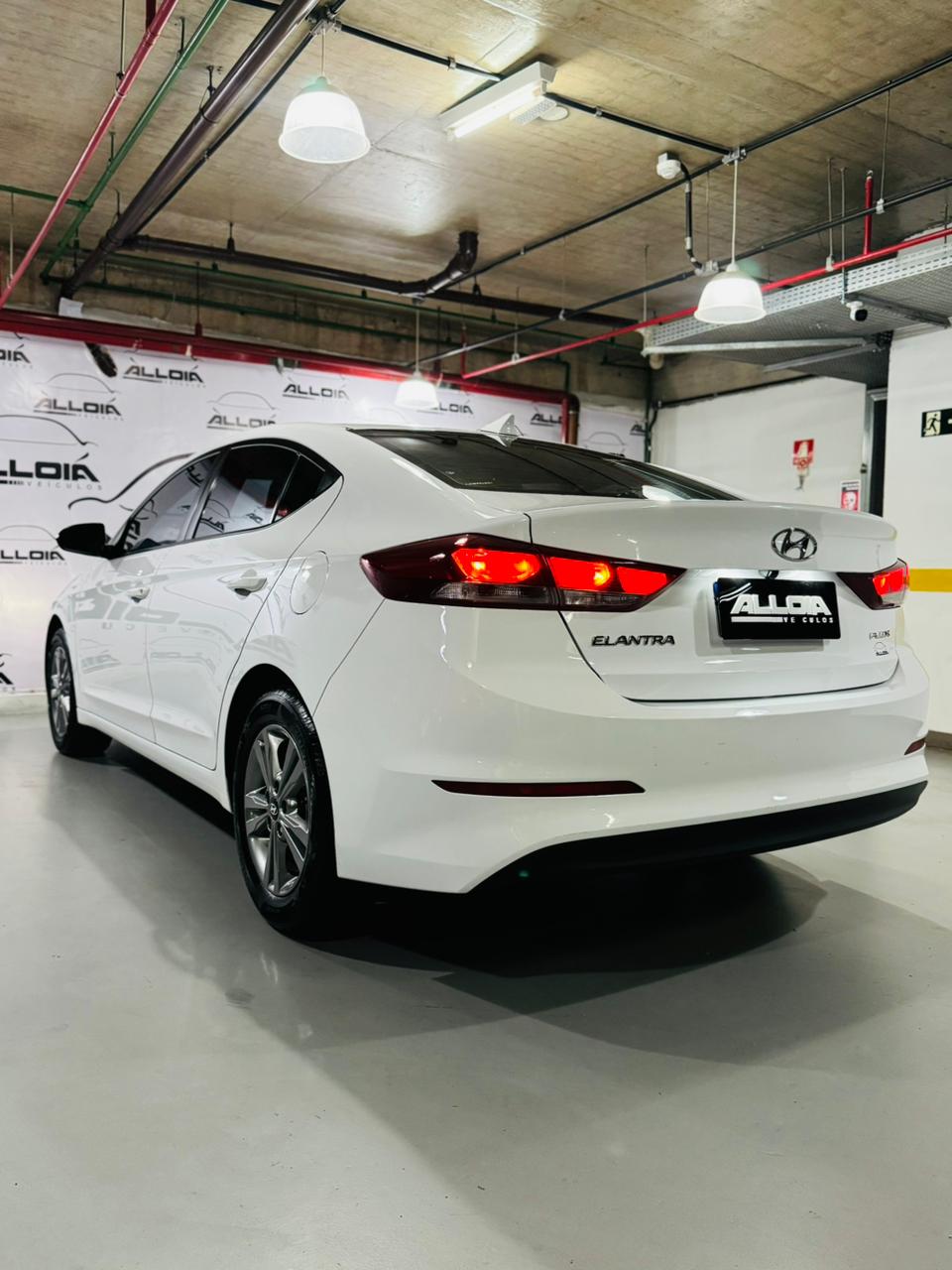 HYUNDAI ELANTRA 2.0FLEX AUTOMÁTICO - 2017/2018 com 69.000KM - Image 4