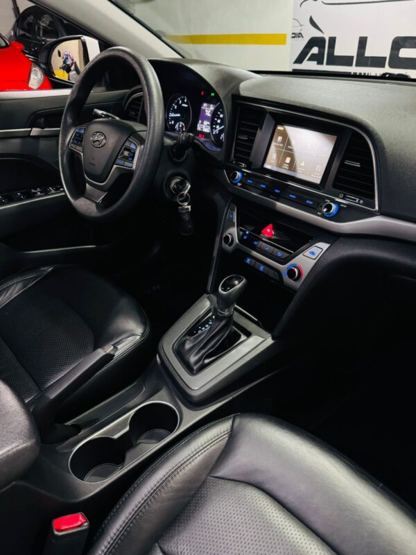 HYUNDAI ELANTRA 2.0FLEX AUTOMÁTICO - 2017/2018 com 69.000KM - Image 10