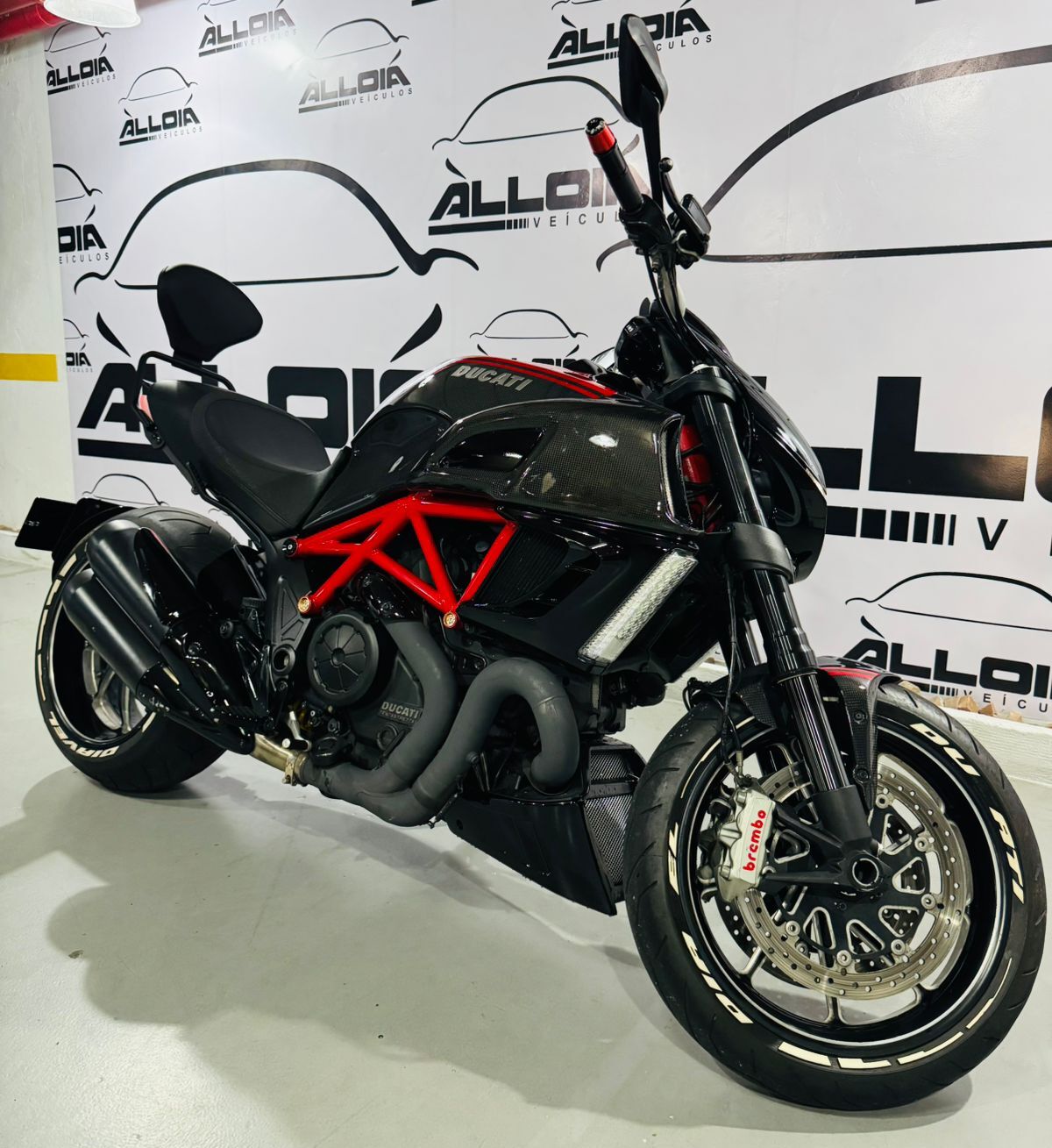 DUCATI DIAVEL 1198 CARBON ABS - 2012/2012 com apenas 22.200KM