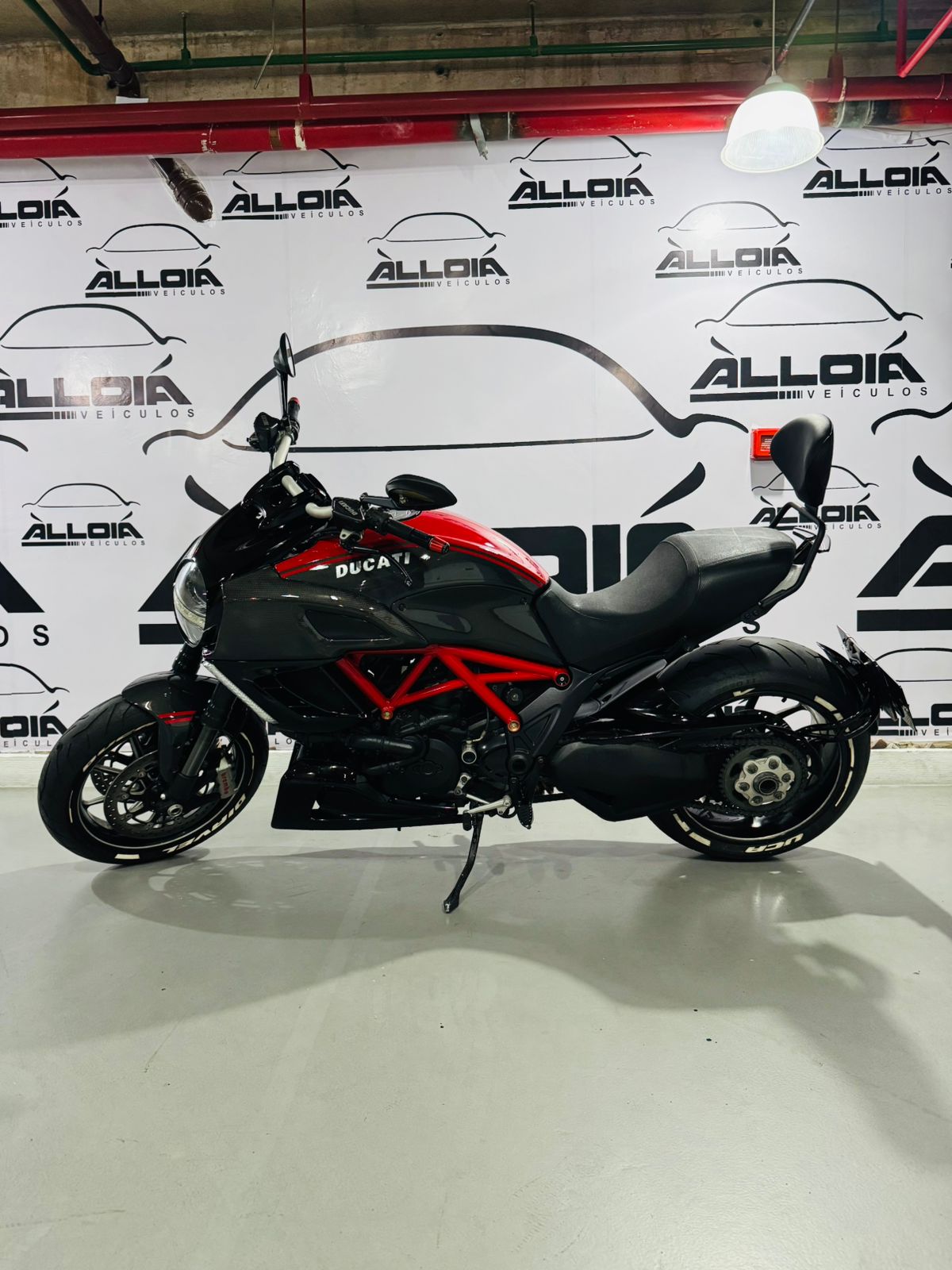 DUCATI DIAVEL 1198 CARBON ABS - 2012/2012 com apenas 22.200KM - Image 4