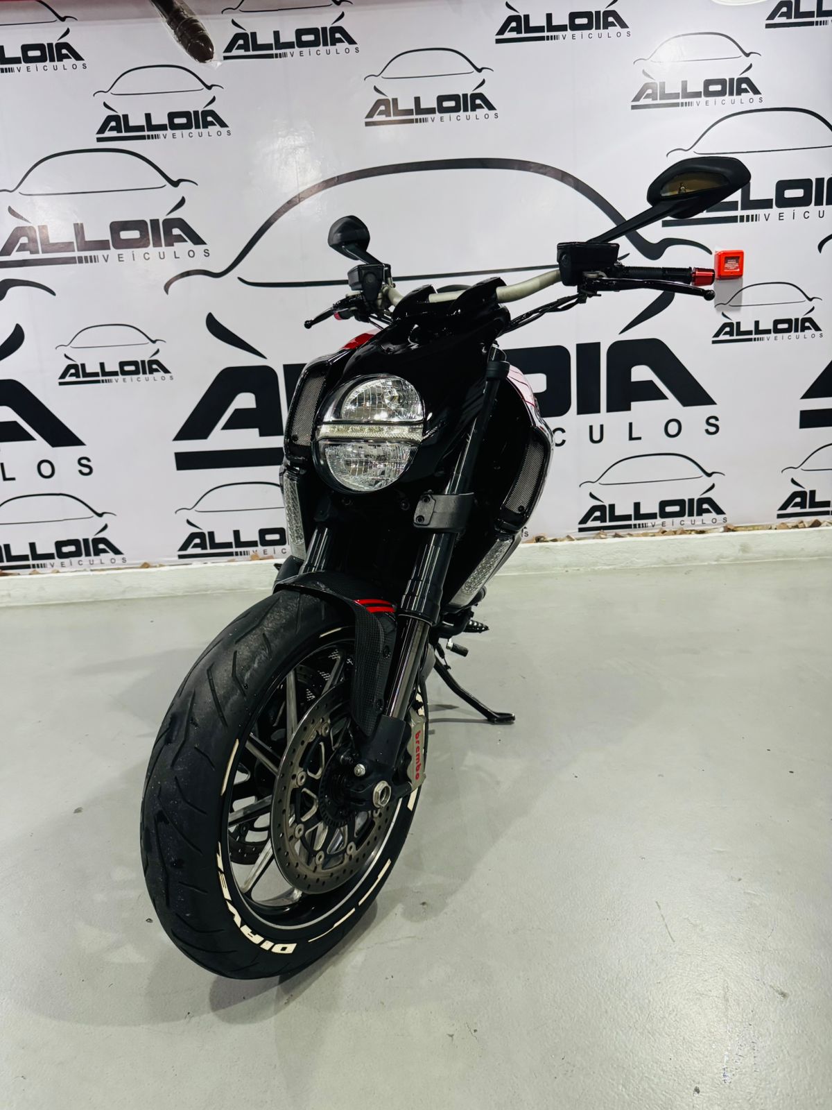 DUCATI DIAVEL 1198 CARBON ABS - 2012/2012 com apenas 22.200KM - Image 5