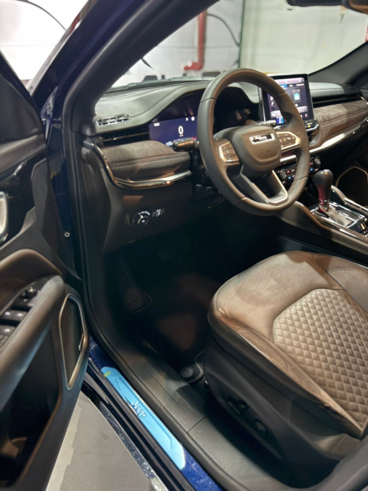 JEEP COMMANDER OVERLAND 1.3TURBO FLEX T270 AUT *BLINDADO NÍVEL III-A* - 2022/2022 com apenas 22.000KM - Image 10