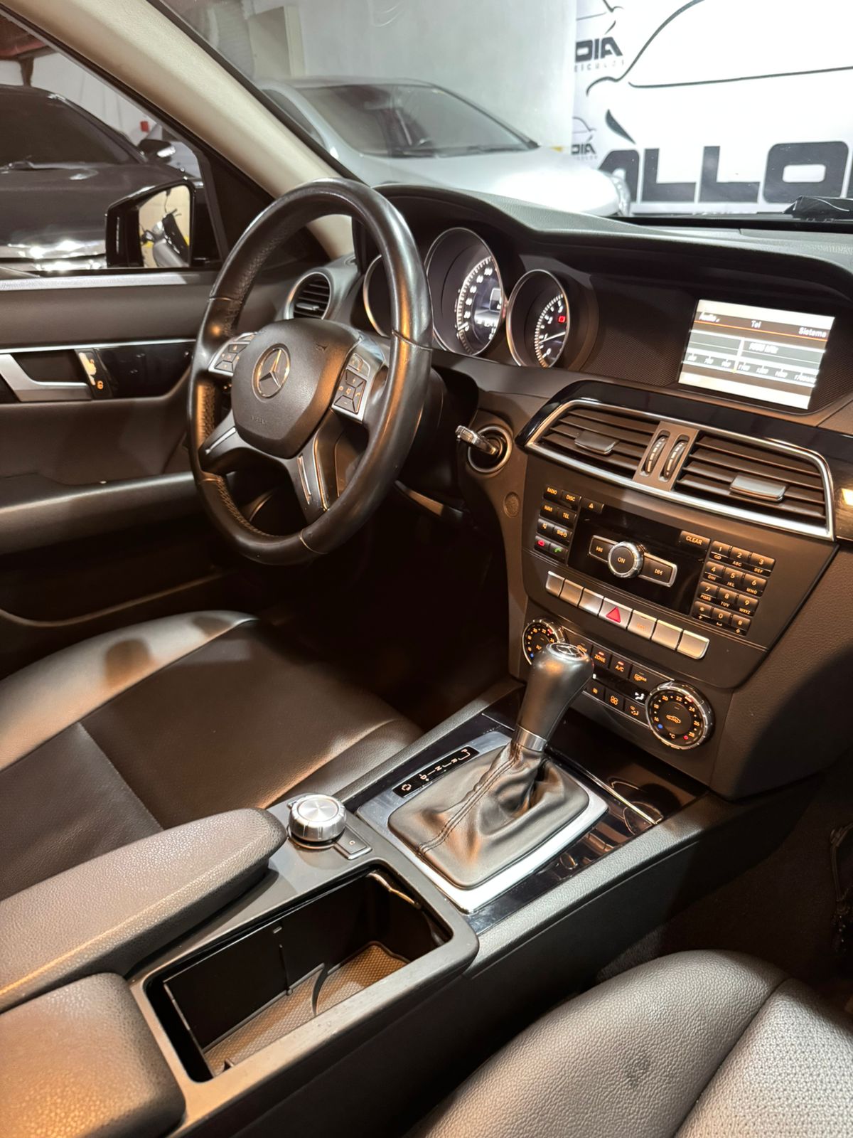 MERCEDES C180 SPORT 1.6TURBO AUT - 2013/2013 com 132.000KM - Image 11