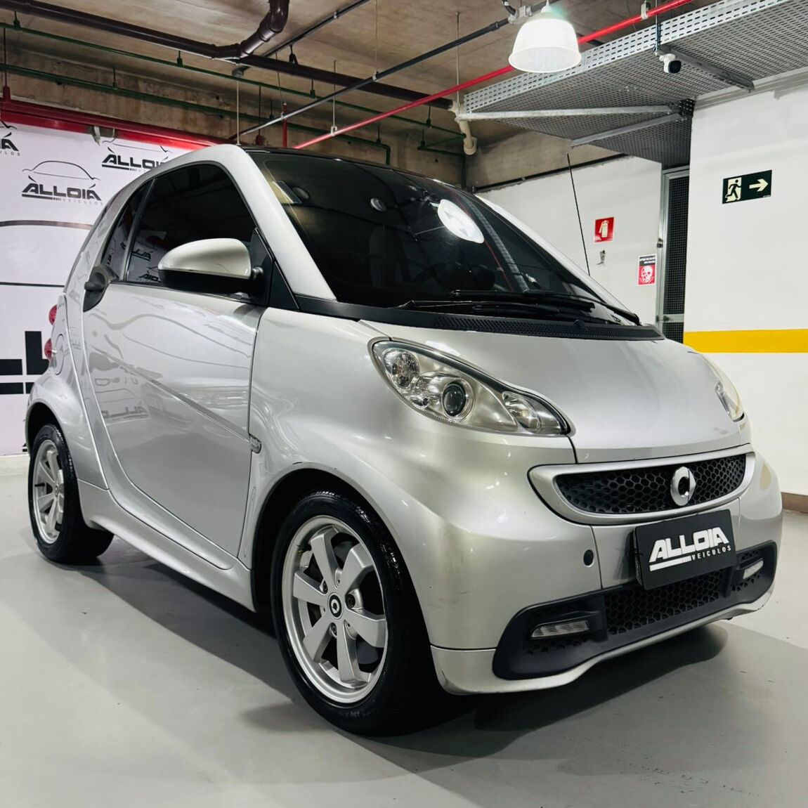 SMART FORTWO COUPÉ 1.0TURBO AUTOMÁTICO - 2013/2013 com 90.500KM
