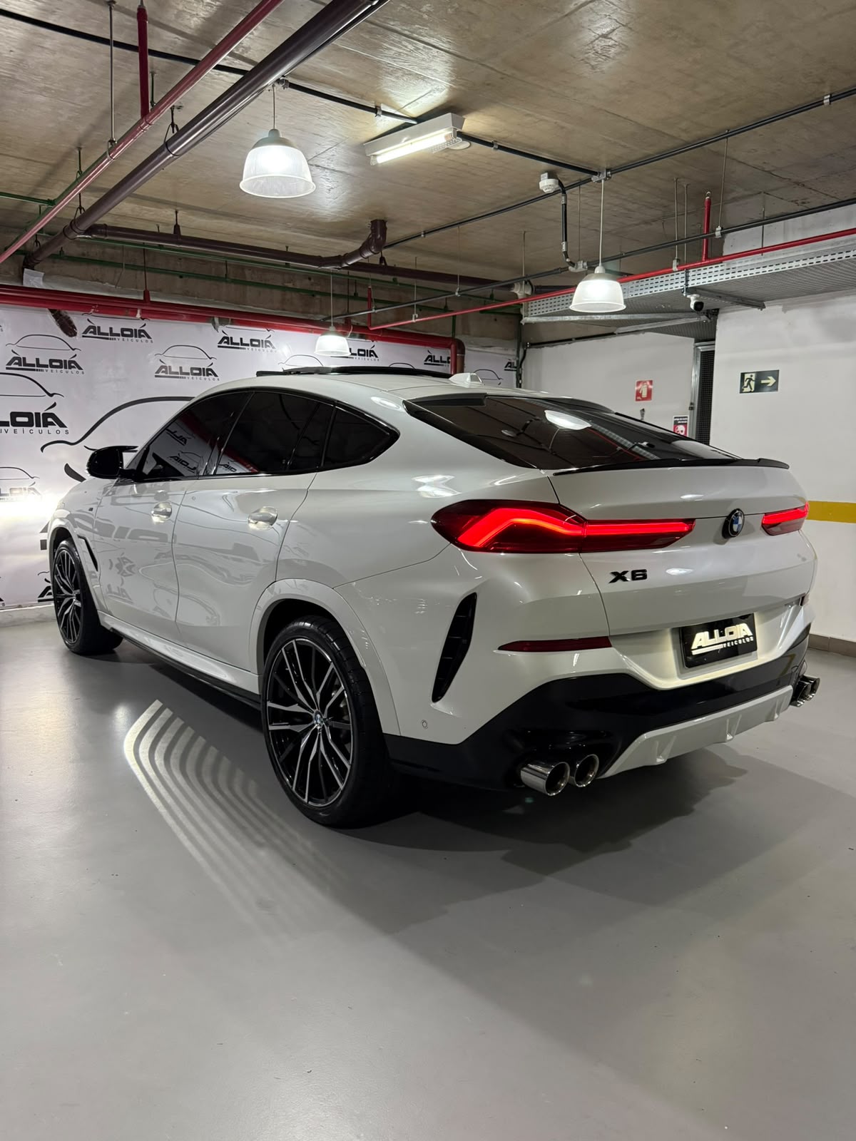 BMW X6 XDRIVE 40i M SPORT 3.0BI-TURBO HÍBRIDO AUT - 2023/2024 com 35.000KM - Imagem 4