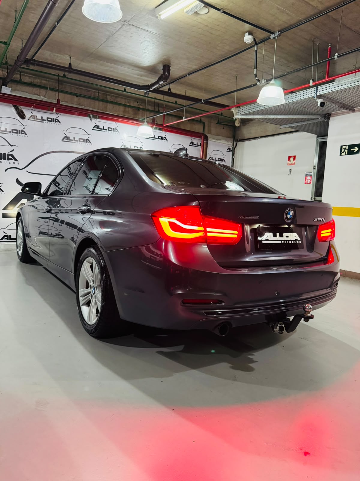 BMW 320i SPORT ACTIVE FLEX 2.OTURBO AUT - 2016/2016 com 126.000KM - Imagem 4